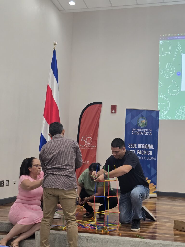 imagen de participantes realizando actividades